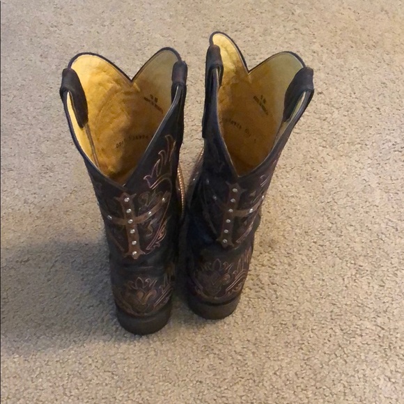 Boots - Picture 3 of 8